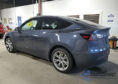 2022 Tesla Model Y from USA, damaged, VIN 7SAYGAEE5NF556261